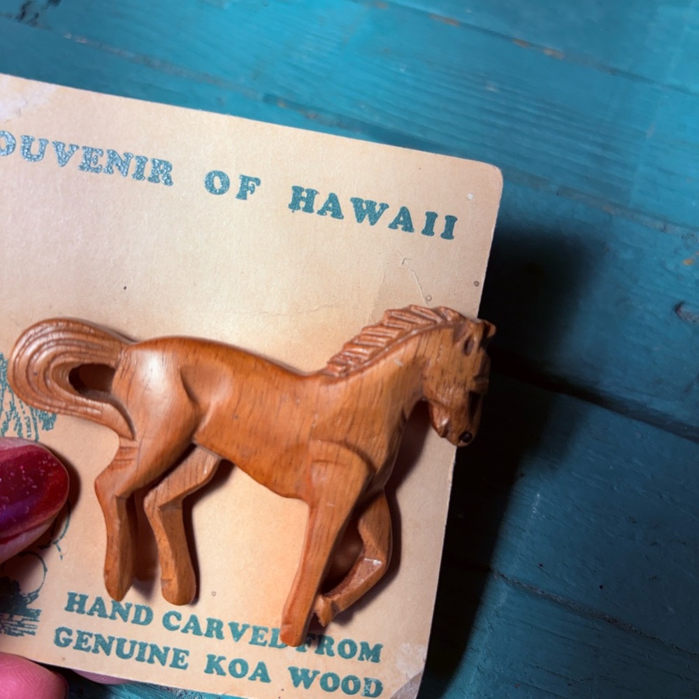 Vintage Koa Wood Horse Brooch Hand Carved Made in Hawaii - Picture 4 of 9